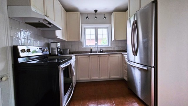Longueuil  3 b. $90/day. Apartment for rent in Longueuil