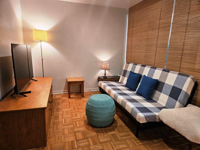 Longueuil  3 b. $110/day. Apartment for rent in Longueuil