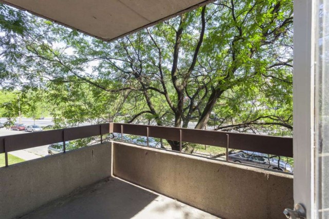 Cote-des-Neiges Apartment 2 b. $1,695/month. Apartment for rent in Cote-des-Neiges