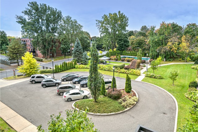 Pointe-Claire Apartment 3 b. $2,575/month. Apartment for rent in Pointe-Claire