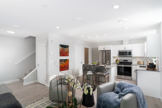 Kelowna Apartment 2-3 b. $3,295/month. Apartment for rent in Kelowna