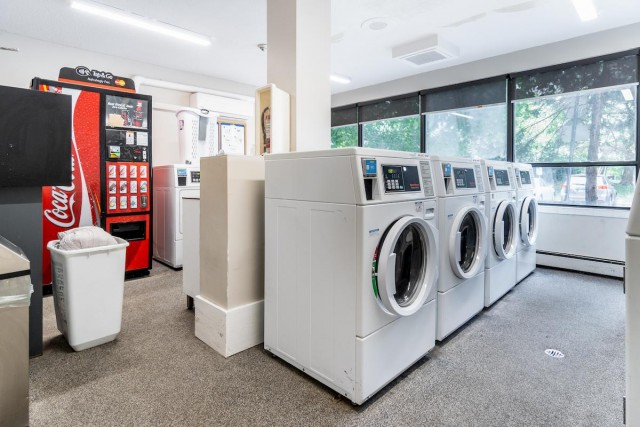 London Apartment Studio $1,355/month. Apartment for rent in London