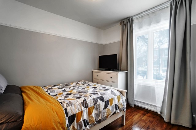 Ville-Emard and Cote-St-Paul  4+ b. $110/day. Apartment for rent in Ville-Emard and Cote-St-Paul