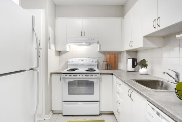 Cote-Saint-Luc Apartment 2 b. $1,925/month. Apartment for rent in Cote-Saint-Luc