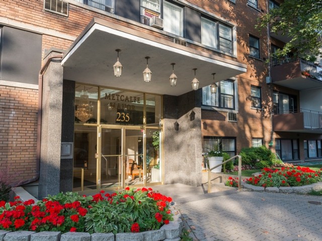 Westmount Apartment 2 b. $1,750/month. Apartment for rent in Westmount