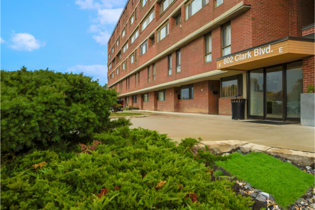 Brampton Apartment 4+ b. $2,905/month. Apartment for rent in Brampton