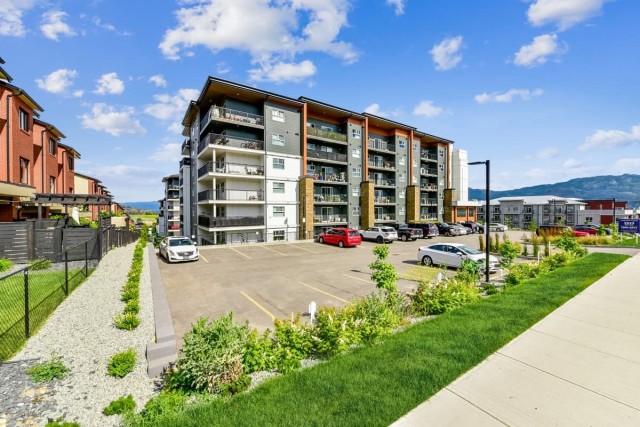 Kelowna Apartment 3 b. $2,305/month. Apartment for rent in Kelowna