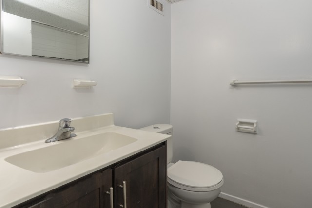 London Apartment 1 b. $1,375/month. Apartment for rent in London