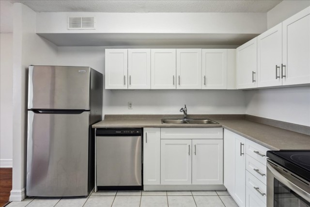 London Apartment Studio $1,315/month. Apartment for rent in London