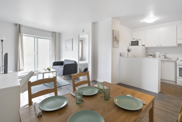 Plateau Mont-Royal Apartment 2 b. $1,895/month. Apartment for rent in Plateau Mont-Royal