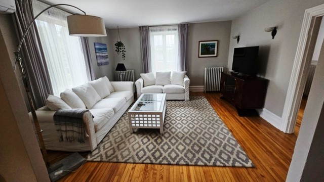 Longueuil  3 b. $100/day. Apartment for rent in Longueuil