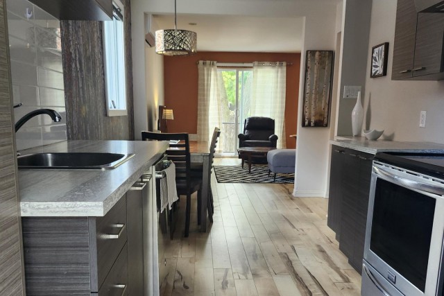 Brossard  2 b. $80/day. Apartment for rent in Brossard