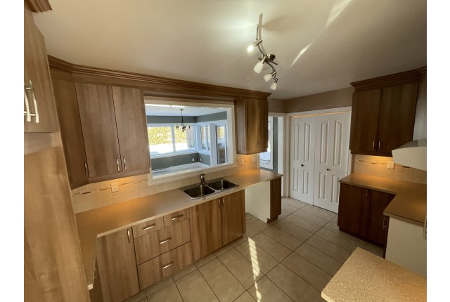 Candiac House 4+ b. $3,250/month. Apartment for rent in Candiac