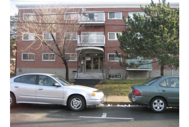 Dorval Apartment 1-2 b. $1,300/month. Apartment for rent in Dorval