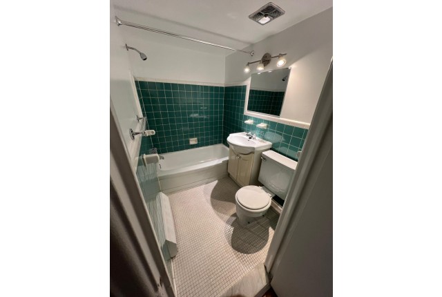 Dorval Apartment 1-2 b. $1,300/month. Apartment for rent in Dorval