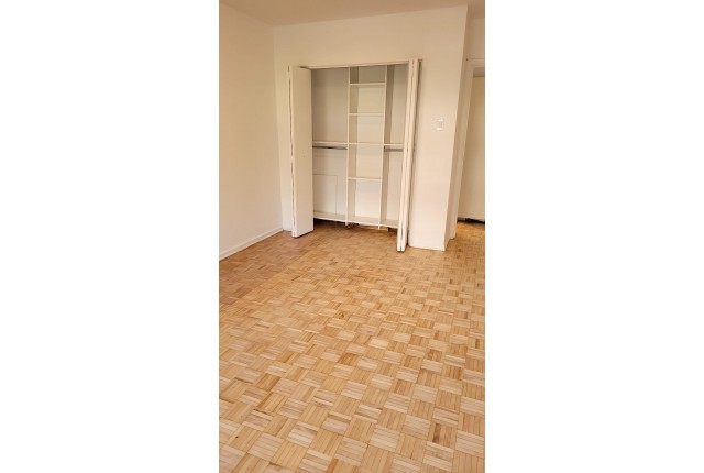 Dorval Apartment 1-2 b. $1,300/month. Apartment for rent in Dorval