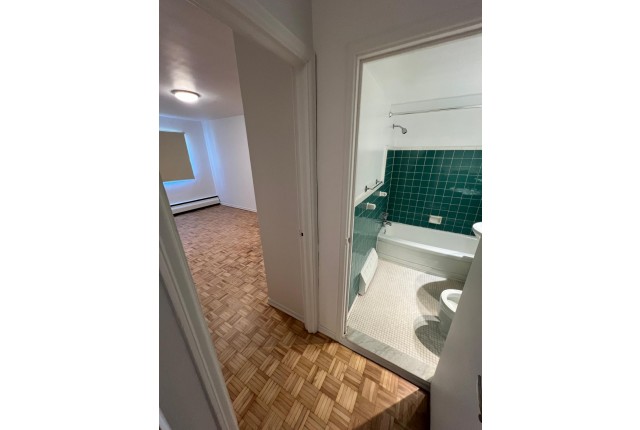 Dorval Apartment 1-2 b. $1,300/month. Apartment for rent in Dorval