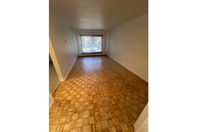 Dorval Apartment 1-2 b. $1,300/month. Apartment for rent in Dorval