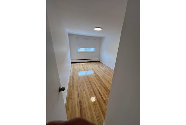 Dorval Apartment 1-2 b. $1,300/month. Apartment for rent in Dorval