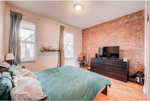Pointe-Saint-Charles Apartment 2 b. $2,100/month. Apartment for rent in Pointe-Saint-Charles