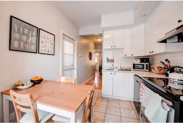 Pointe-Saint-Charles Apartment 2 b. $2,100/month. Apartment for rent in Pointe-Saint-Charles