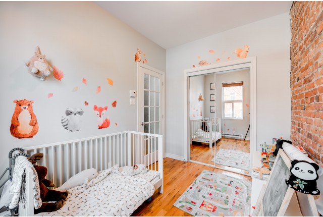 Pointe-Saint-Charles Apartment 2 b. $2,100/month. Apartment for rent in Pointe-Saint-Charles