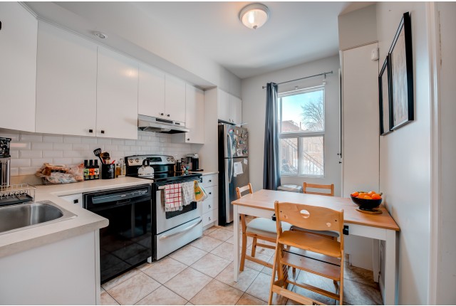 Pointe-Saint-Charles Apartment 2 b. $2,100/month. Apartment for rent in Pointe-Saint-Charles