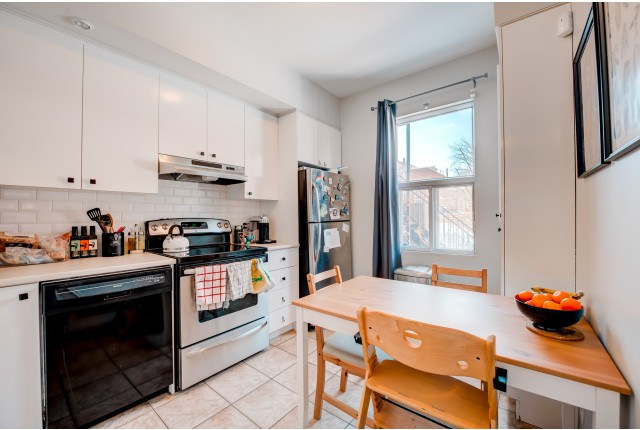 Pointe-Saint-Charles Apartment 2 b. $2,100/month. Apartment for rent in Pointe-Saint-Charles