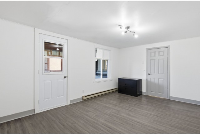 Ville-Emard and Cote-St-Paul Other commercial (4907 ft2) $3,000/month. Apartment for rent in Ville-Emard and Cote-St-Paul