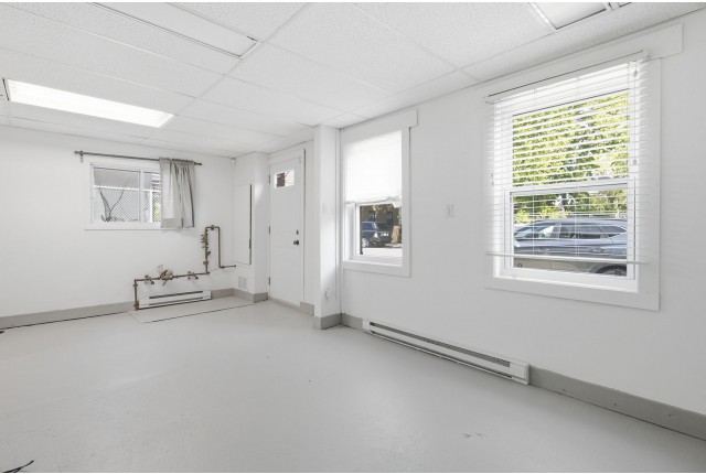 Ville-Emard and Cote-St-Paul Other commercial (4907 ft2) $3,000/month. Apartment for rent in Ville-Emard and Cote-St-Paul