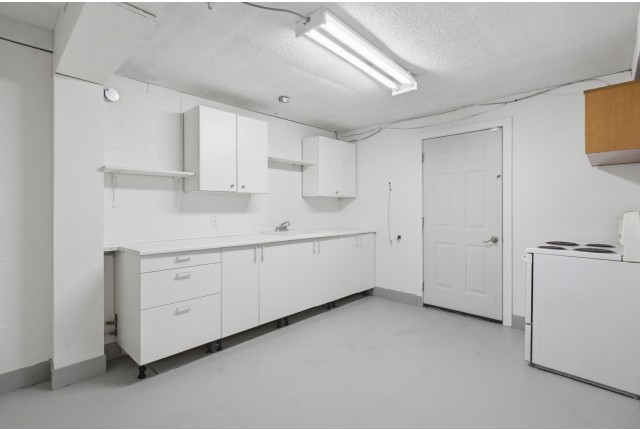 Ville-Emard and Cote-St-Paul Other commercial (4907 ft2) $3,000/month. Apartment for rent in Ville-Emard and Cote-St-Paul