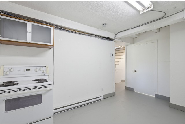 Ville-Emard and Cote-St-Paul Other commercial (4907 ft2) $3,000/month. Apartment for rent in Ville-Emard and Cote-St-Paul